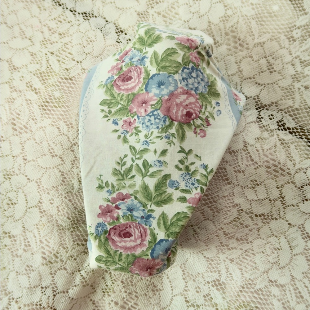 Floral Shabby Chic Neck Form Necklace Display